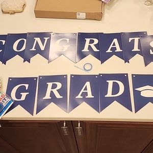 Graduation banner 3 rectangular tablecloths 1 pack gold 1 blue pack of ballons